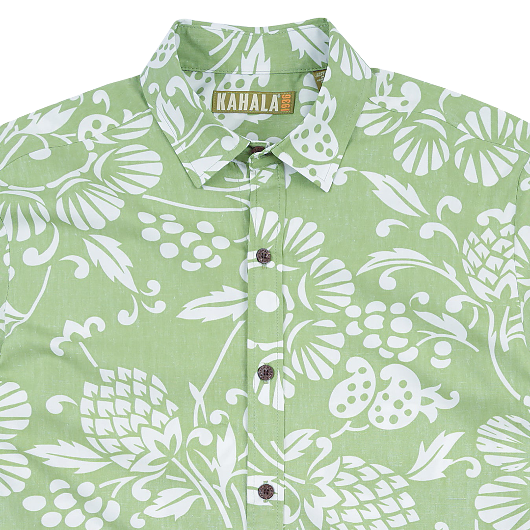 Collar detail of Kahala Men's Aloha Shirt Duke's Pareo design in Wasabi colour at Inner Beach Co, Toronto, Canada